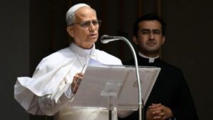 El Papa en el Ángelus: El Señor nos escucha siempre, no dejemos de rezar con confianza