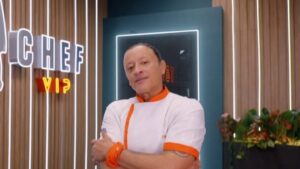 AS 1 ELVIS CRESPO EN LA COCINA