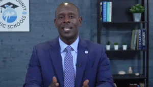 howard-hepburn-broward-superintendente-las-80601am (1)