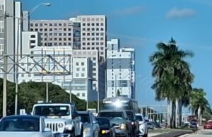 Edificios residenciales y comerciales en la ciudad de Sweetwater, Miami Dade