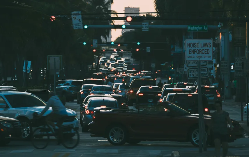 unsplash-trafico-miami-imagen-referencial (1)